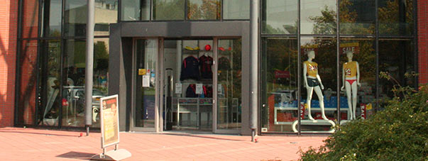 Verhuurd: 755 m2 BVO winkelruimte in winkelcentrum De Struytse Hoeck te Hellevoetsluis